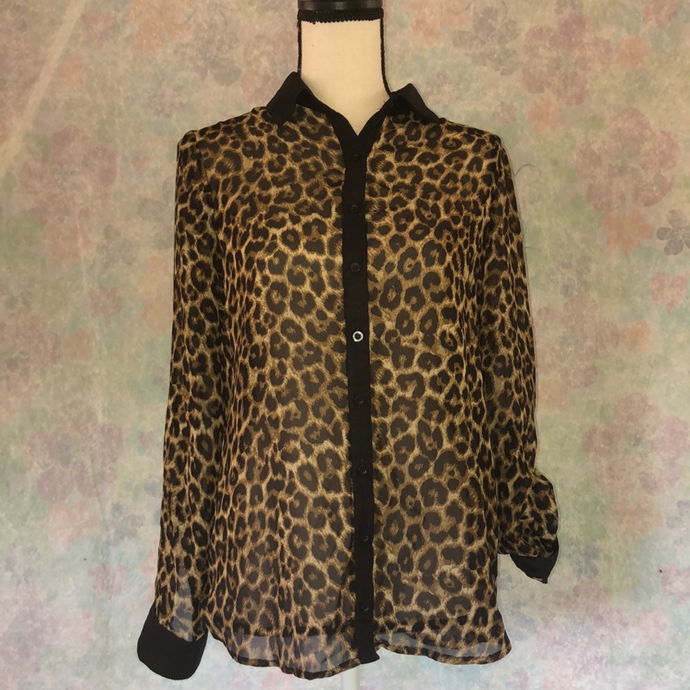 🐆gorgeous size M cheetah print Rue21 long sleeve